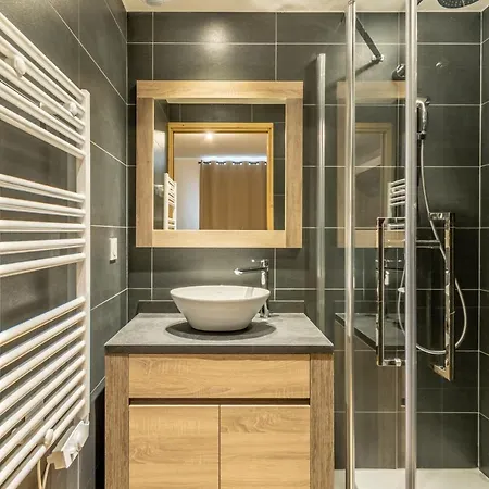 Ridge302 Apartman *